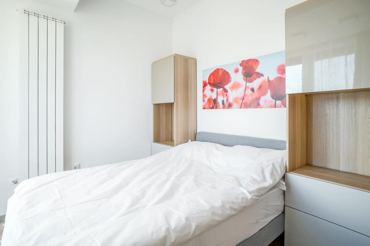 Bright Apartments Moments Away From Herastrau Park, Mall And Metro Bucharest Exterior photo