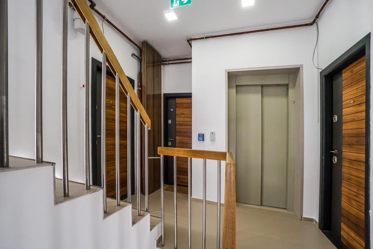 Bright Apartments Moments Away From Herastrau Park, Mall And Metro Bucharest Exterior photo